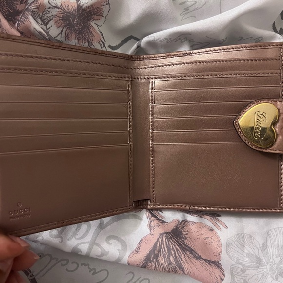 Gucci Tan Wallet with Gold Heart Accent - Picture 3 of 3